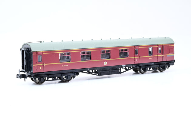 Graham Farish N Gauge 374-830 LMS Crimson Lake Stanier Brake First Coach No.5062 - Boxed