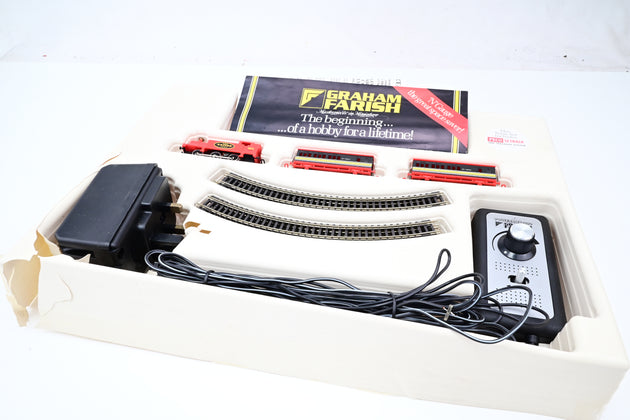 Graham Farish N Gauge 8530 'The Gaffer' Starter Train Set w/ 0-6-0 Steam Locomotive No.1 'The Gaffer' + 2 Coaches - Boxed
