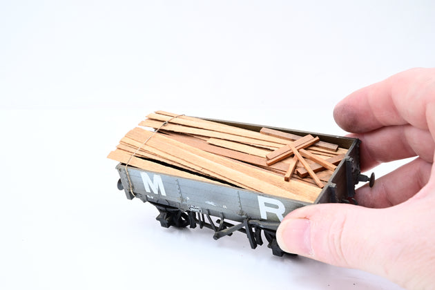 Slaters O Gauge Kit 7028 M.R 8T Five Plank Side & End Door W/Timber Load No.55002 - Boxed