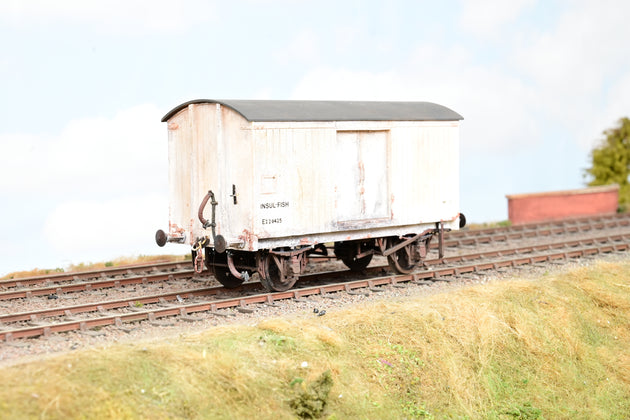 Parkside Dundas O Gauge Kit PS37 LNER/BR 10T Insulated Fish Van Diag 134 No.E229425 - Boxed