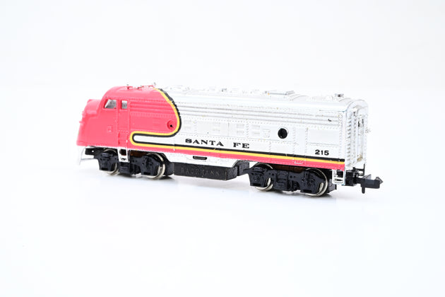 Bachmann N Gauge 4646 Santa Fe Red & Silver Class F7 Diesel Locomotive No. 215 - Unboxed