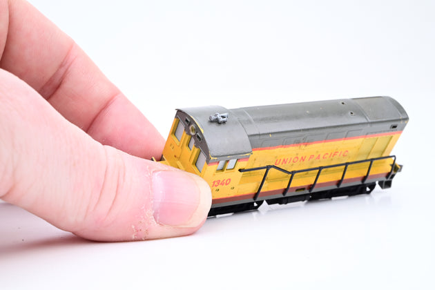 Minitrix N Gauge 2005 Union Pacific Grey & Yellow Diesel Switcher No.1340 - Unboxed