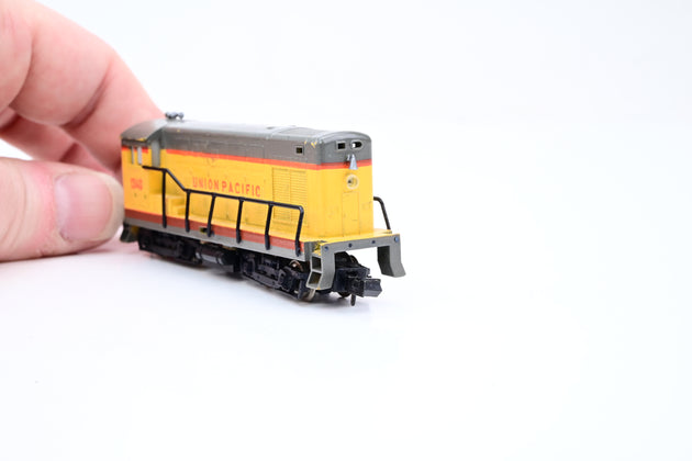 Minitrix N Gauge 2005 Union Pacific Grey & Yellow Diesel Switcher No.1340 - Unboxed