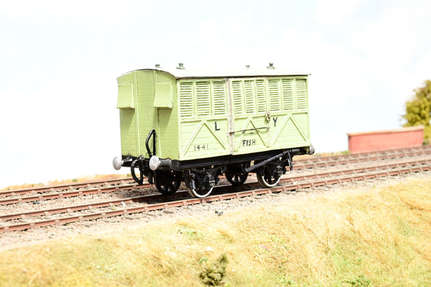 Kit Built O Gauge Wooden L & Y Fish Van Green No.1441 - Unboxed