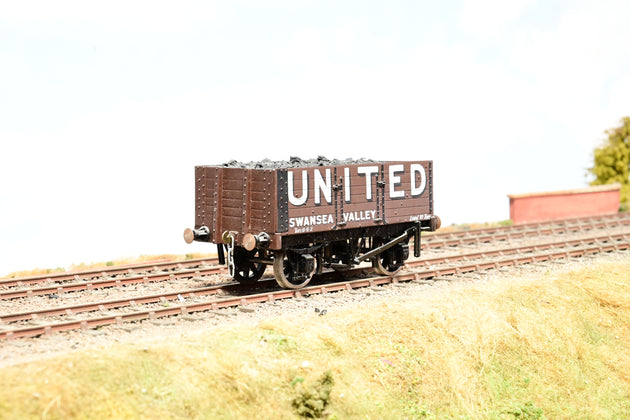 Kit Built O Gauge United Brown 7-Plank Open Wagon w/ Coal Load - Unboxed