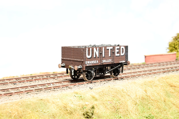 Kit Built O Gauge United Brown 7-Plank Open Wagon w/ Coal Load - Unboxed