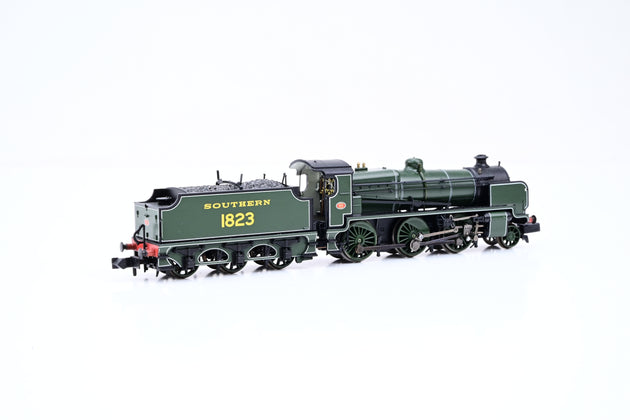 Graham Farish N Gauge 372-934DS SE&CR N Class SR Lined Green No.1823 - DCC Sound, Boxed
