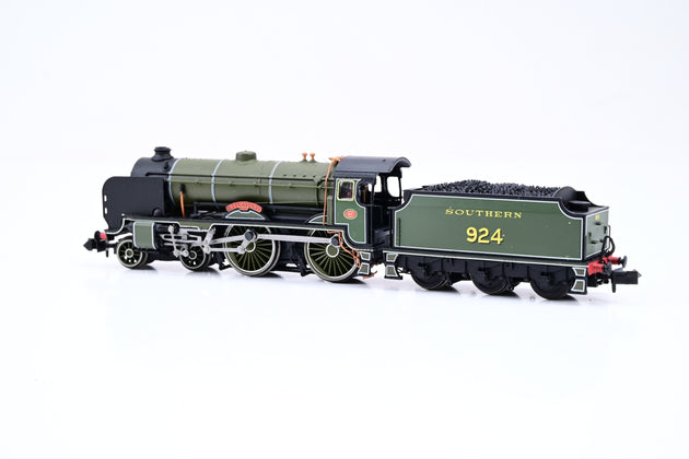 Dapol N Gauge 2S-002-009 SR Green 4-4-0 Schools Class No.924 'Haileybury' - DCC Fitted, Boxed
