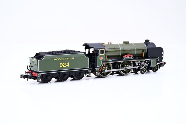Dapol N Gauge 2S-002-009 SR Green 4-4-0 Schools Class No.924 'Haileybury' - DCC Fitted, Boxed
