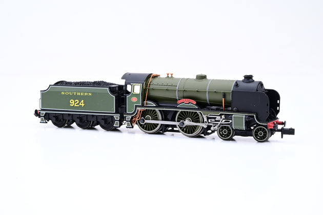 Dapol N Gauge 2S-002-009 SR Green 4-4-0 Schools Class No.924 'Haileybury' - DCC Fitted, Boxed