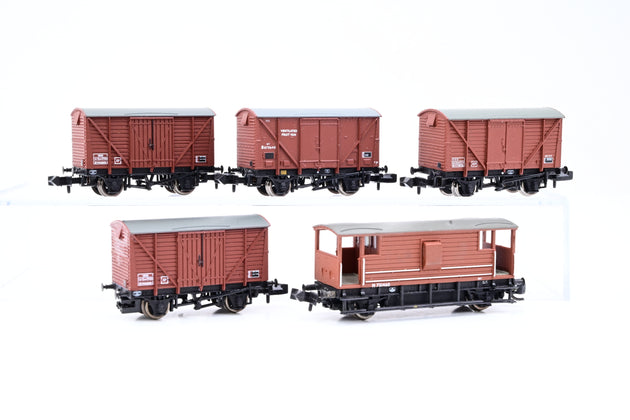 Bachmann N Gauge Rake of 4 Vans and 20T Brake Van - Unboxed