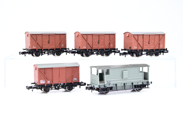 Bachmann N Gauge Rake of 4 Vans and 20T Brake Van - Unboxed