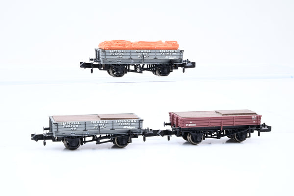 Graham Farish N Gauge Rake of 3 3 Plank Wagons W/Load - Unboxed