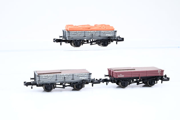 Graham Farish N Gauge Rake of 3 3 Plank Wagons W/Load - Unboxed