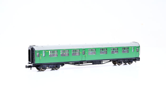 Graham Farish N Gauge 374-462 Bulleid Composite Corridor Coach BR SR Malachite Green No.S5831 - Boxed