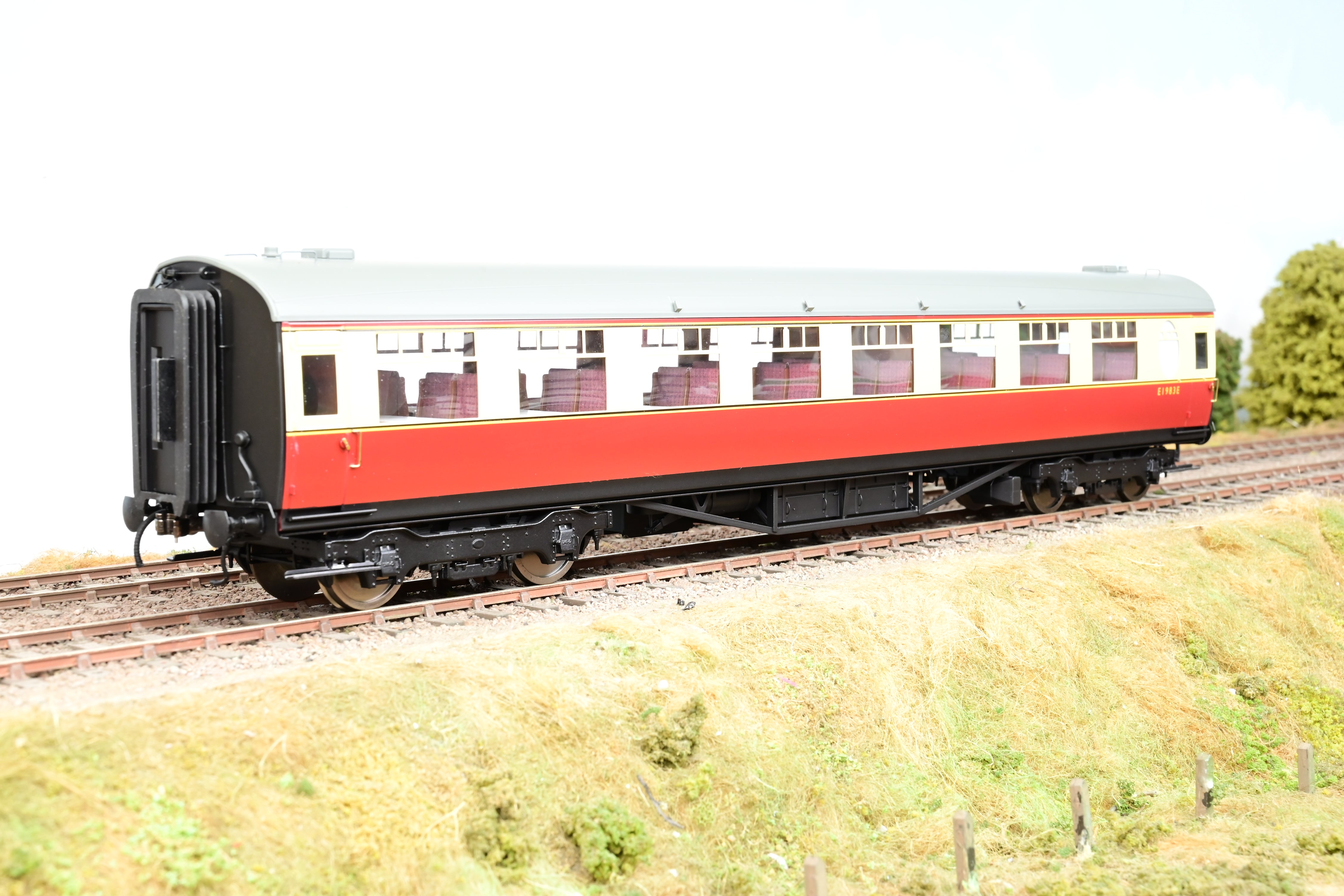 Darstaed O Gauge D24-2-11A BR Crimson & Cream 63ft Thompson Restaurant Third Open Coach w/ Square Windows No.E1983E - Boxed