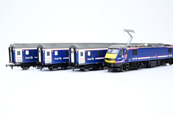 Hornby OO Gauge R2663 'Caledonian Sleeper' Train Pack w/ Class 90 No.90024 + 3 Mk3 Coaches - Boxed