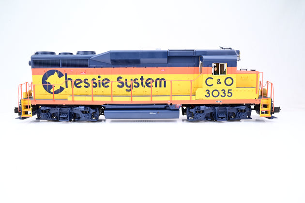 USA Trains G Gauge R22456 GP 30 Diesel Locomotive Chessie No.3035 - Boxed