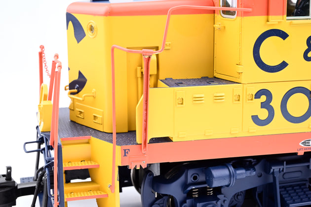 USA Trains G Gauge R22456 GP 30 Diesel Locomotive Chessie No.3035 - Boxed
