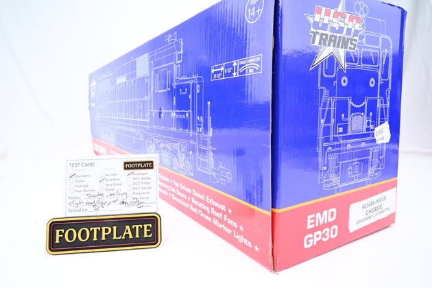 USA Trains G Gauge R22456 GP 30 Diesel Locomotive Chessie No.3035 - Boxed