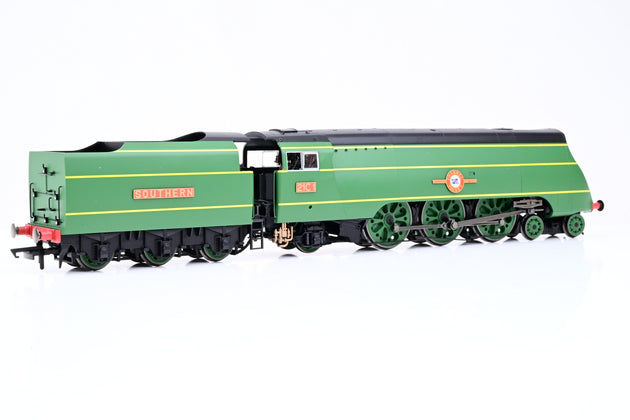 Hornby OO Gauge R3434 SR 4-6-2 Original Merchant Navy Class No.21C1 'Channel Packet' - Boxed
