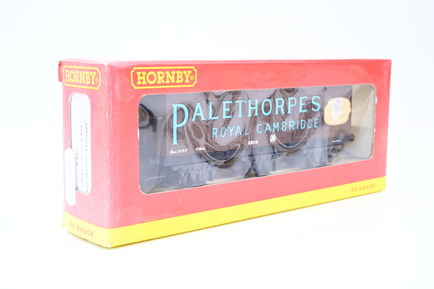 Hornby OO Gauge R6158 GWR 6 Wheel Closed Van Palethorpes Sausages No.2802 - Boxed