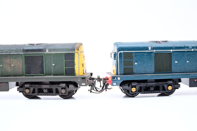 Lima OO Gauge Paired Configuration of Class 20 Diesels No.D8138 & D8017 - Unboxed