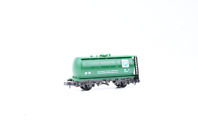 Peco N Gauge NR-P76 15ft Tank Wagon (Type C) BP Green No.9685 - Part Boxed