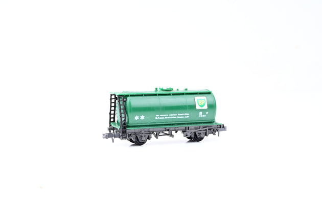 Peco N Gauge NR-P76 15ft Tank Wagon (Type C) BP Green No.9685 - Part Boxed