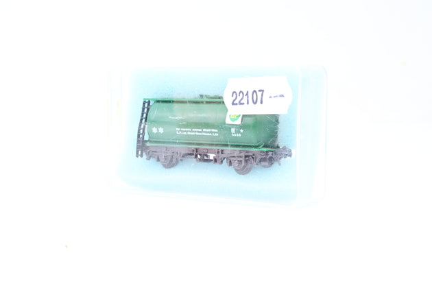 Peco N Gauge NR-P76 15ft Tank Wagon (Type C) BP Green No.9685 - Part Boxed