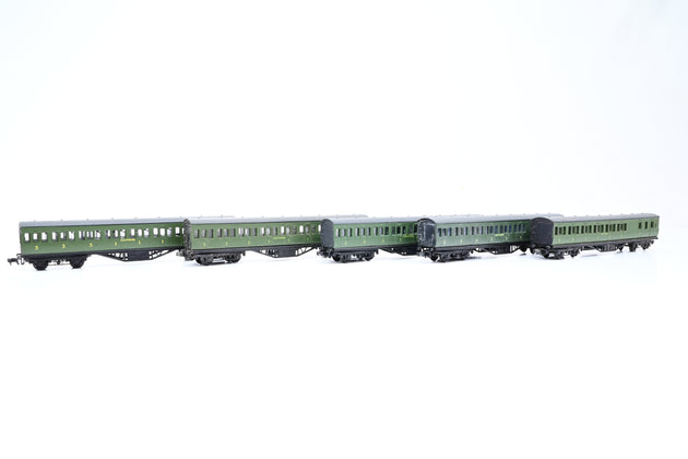 Graham Farish N Gauge Rake of 5 Southern Suburban Coaches, 3rd Brake, 1st/3rd Composite - Unboxed
