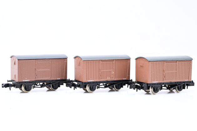 Graham Farish N Gauge Rake of 3 BR Bauxite Ventilated Vans No. E568011 - Unboxed