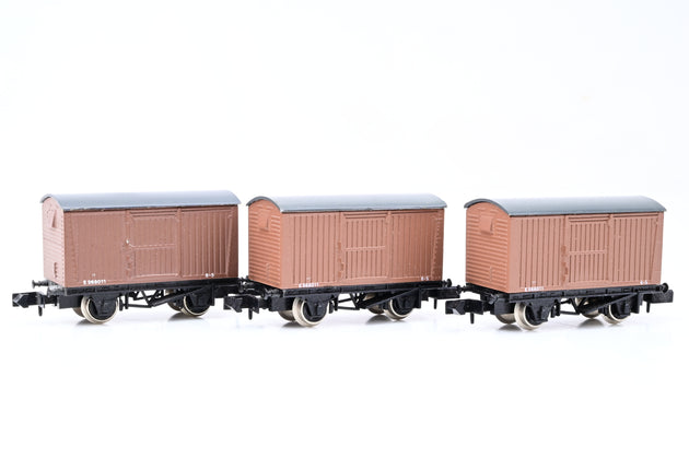Graham Farish N Gauge Rake of 3 BR Bauxite Ventilated Vans No. E568011 - Unboxed