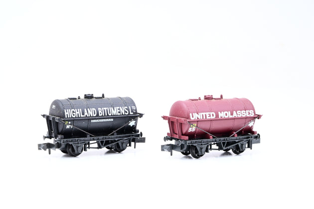 Peco N Gauge two 14 Ton Tank Wagons 'United Molasses', 'Highland Bitumens' - Unboxed