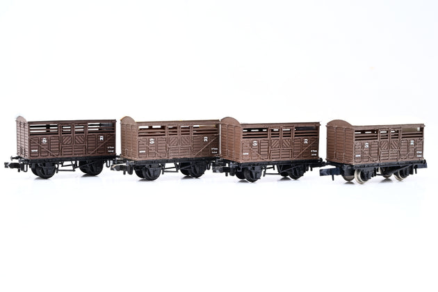 Graham Farish N Gauge Rake of 4 SR Brown Cattle Wagons - Unboxed