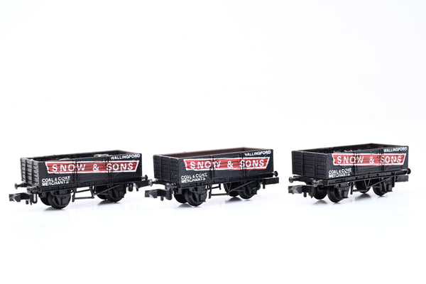 Graham Farish N Gauge Rake of 3 'Snow & Sons' PO Wagons - Unboxed