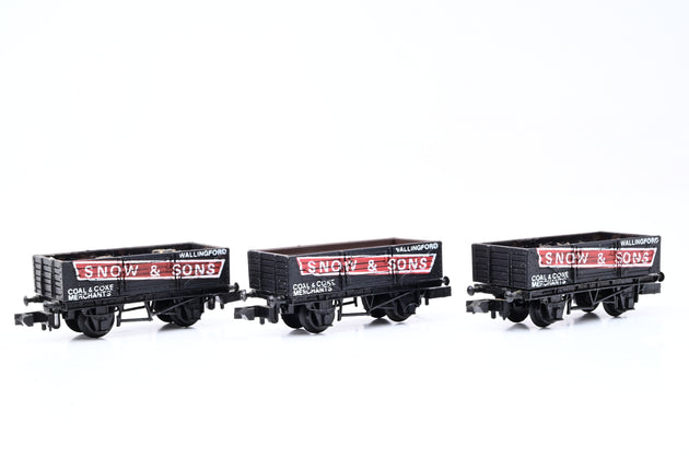Graham Farish N Gauge Rake of 3 'Snow & Sons' PO Wagons - Unboxed