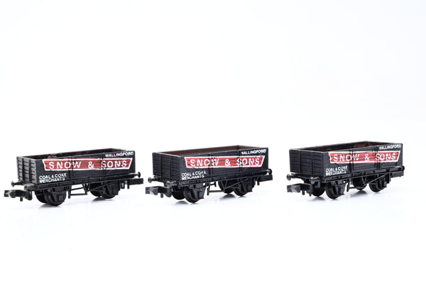 Graham Farish N Gauge Rake of 3 'Snow & Sons' PO Wagons - Unboxed