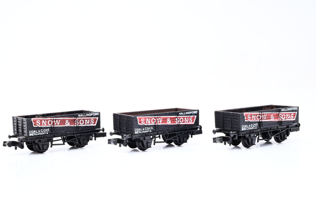 Graham Farish N Gauge Rake of 3 'Snow & Sons' PO Wagons - Unboxed