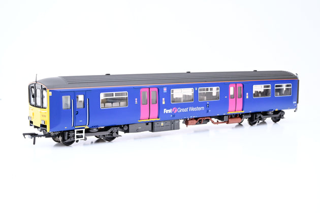 Bachmann OO Gauge 32-927 Class 150/1 DMU First Great Western No.150128 - Boxed