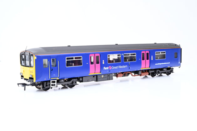 Bachmann OO Gauge 32-927 Class 150/1 DMU First Great Western No.150128 - Boxed