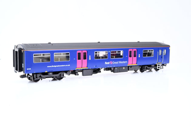 Bachmann OO Gauge 32-927 Class 150/1 DMU First Great Western No.150128 - Boxed