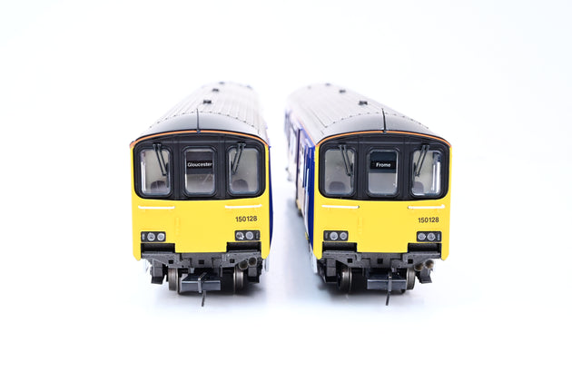 Bachmann OO Gauge 32-927 Class 150/1 DMU First Great Western No.150128 - Boxed