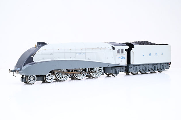 Hornby OO Gauge R2246 LNER Silver  Class A4 'Quicksilver No.2510 - Boxed