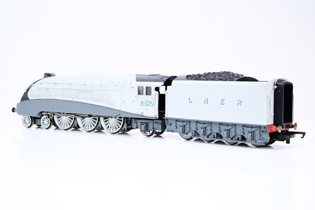 Hornby OO Gauge R2246 LNER Silver  Class A4 'Quicksilver No.2510 - Boxed