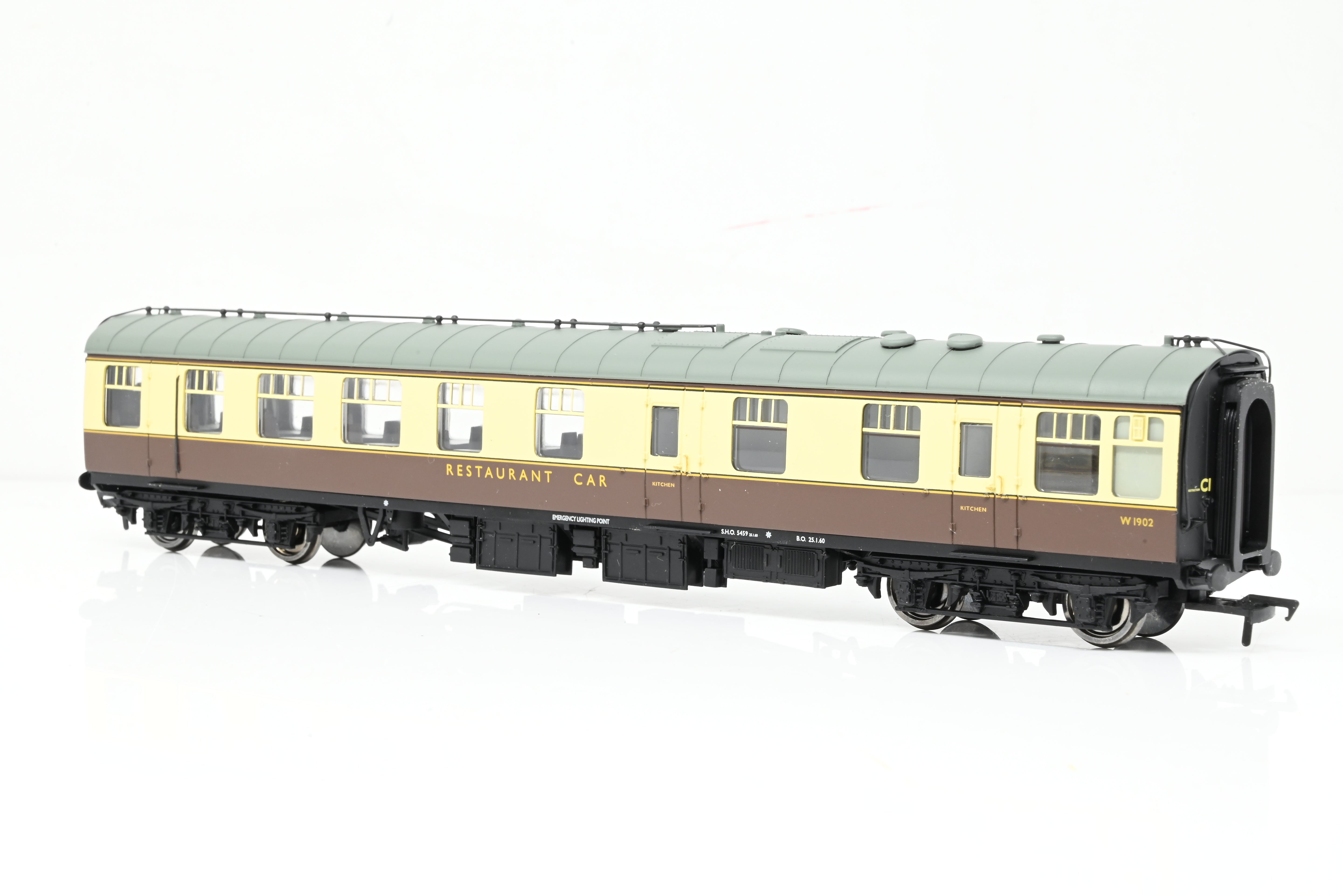 Bachmann OO Gauge 39-102 BR Mk1 Restaurant Car RU WR Chocolate & Cream No.W1902 - Boxed