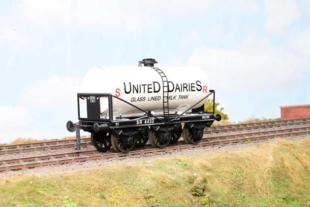 Raylo Coarse Scale O Gauge United Dairies 6-Wheel Tank Wagon No.4432 - Boxed