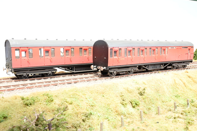 Kit Built O Gauge 7mm LNER Thompson Pair of Suburban Coaches 1 Composite 1 Brake BR Carmine No.E874303 & E80416E - Unboxed