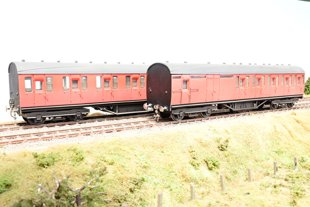 Kit Built O Gauge 7mm LNER Thompson Pair of Suburban Coaches 1 Composite 1 Brake BR Carmine No.E874303 & E80416E - Unboxed