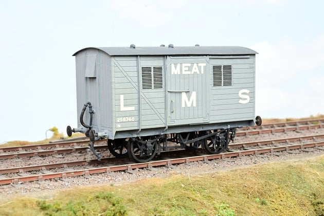 Kit Built O Gauge LMS Grey Sliding Door Meat Van No.258360 - Aftermarket Box